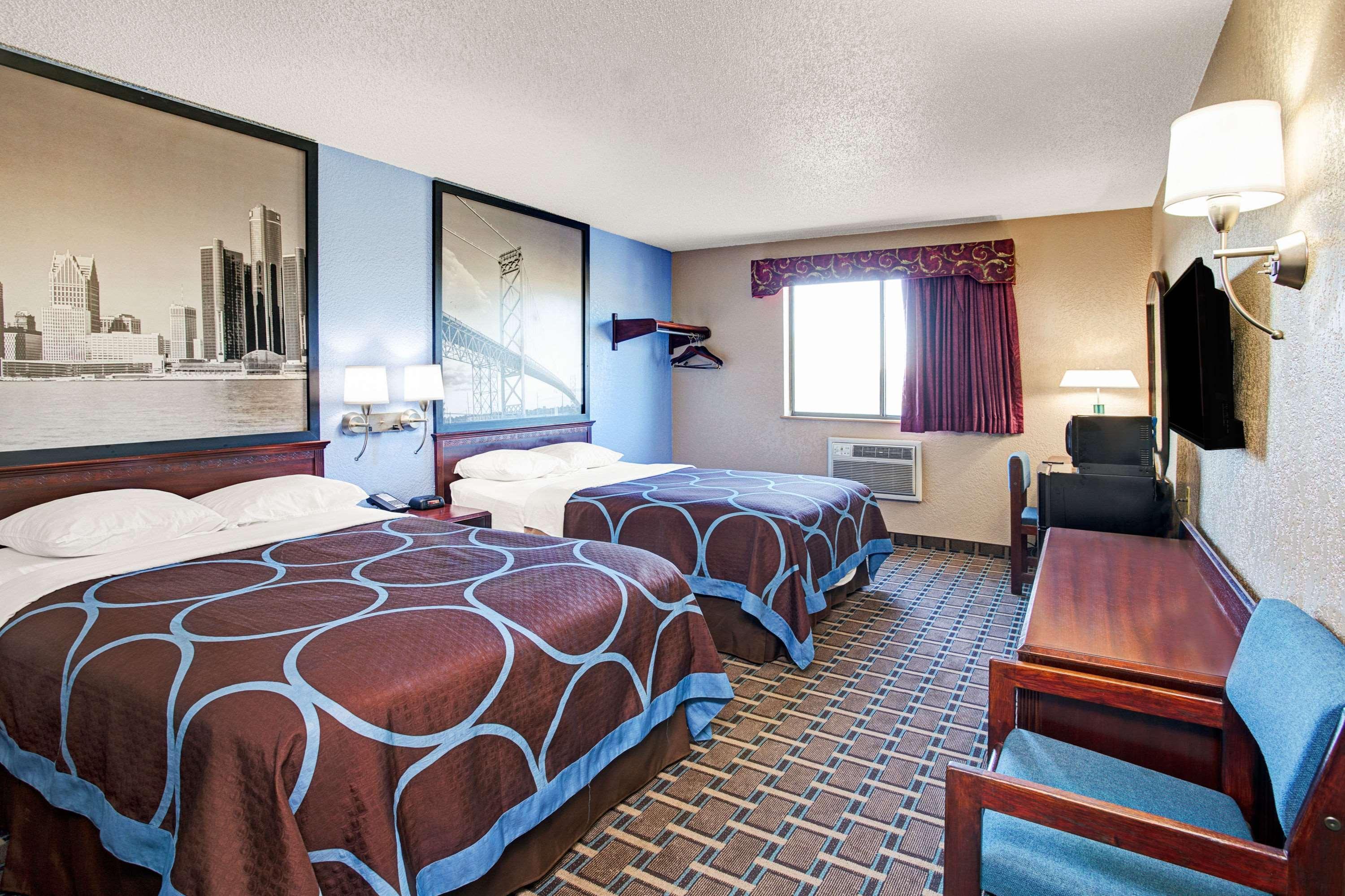Super 8 By Wyndham Roseville/Detroit Area Kültér fotó