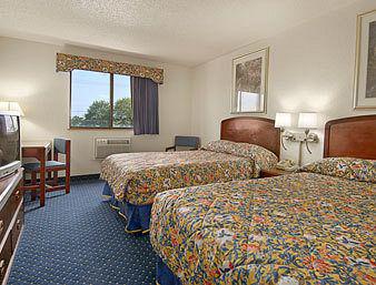 Super 8 By Wyndham Roseville/Detroit Area Szoba fotó