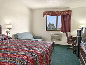 Super 8 By Wyndham Roseville/Detroit Area Szoba fotó